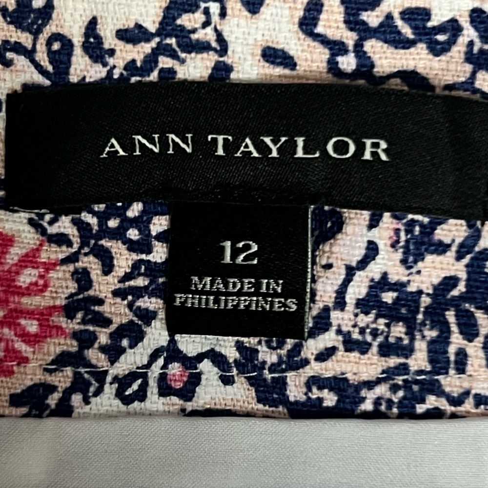 Ann Taylor Floral Pencil Skirt, Pink, Purple and Cream Blend W/Peacock Design 12 - Picture 4 of 5
